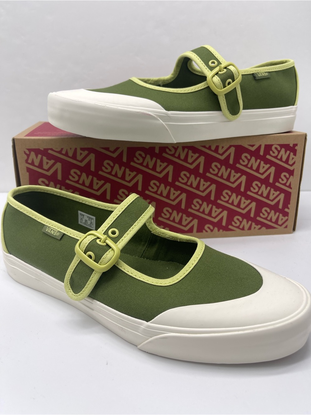 Vans WMNS Sz 8.5 Mary Jane Ballerina Green
VN000CRRCX1 Sandals Sneakers - Picture 13 of 16